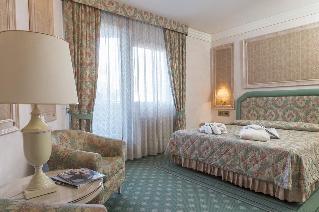 Comano Cattoni Holiday Ponte delle Arche Δωμάτιο φωτογραφία